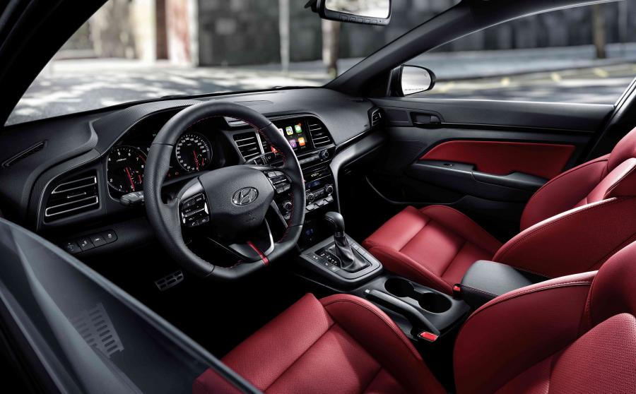Интерьер Hyundai Avante Sport 2018 года  (фото 2 из 2)